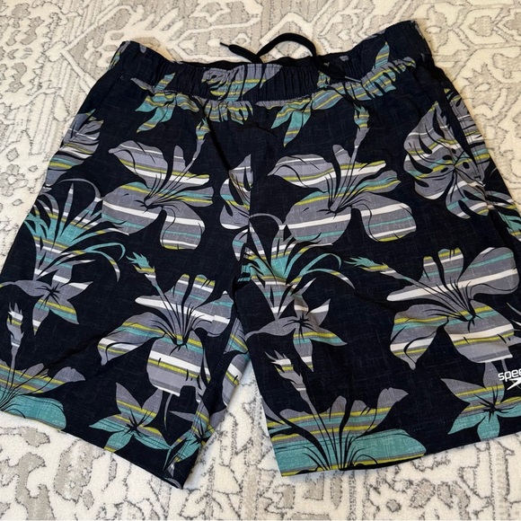 SPEEDO men’s medium swim trunks - Picture 1 of 10
